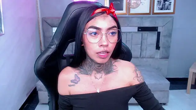 Ashley Blum v online show from 09.17.25