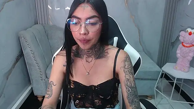 Ashley Blum v online show from 09.18.25