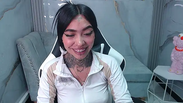 Ashley Blum v online show from 10.01.25