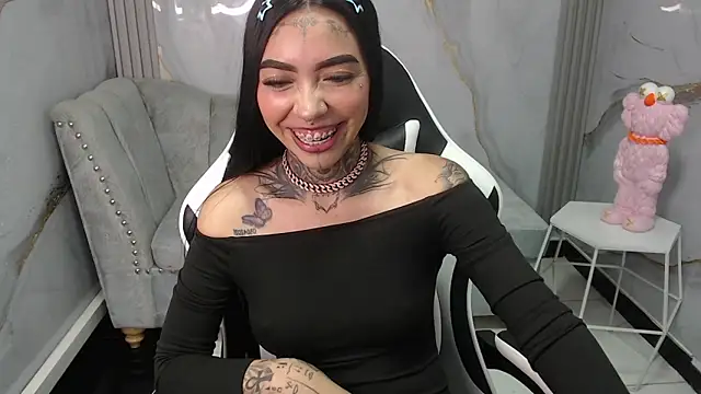 Ashley Blum v online show from 10.03.25