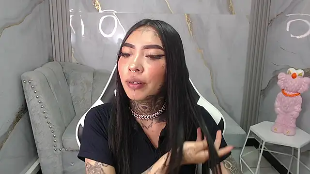 Ashley Blum v online show from 10.14.25