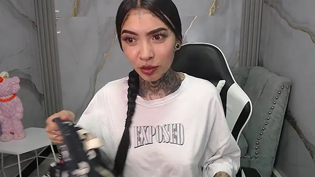 Ashley Blum v online show from 11.07.25