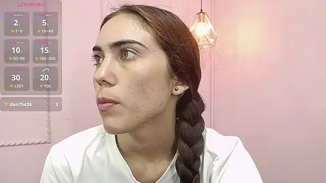 Snapshot of danna7cute chatting on 10.17.25 danna7cute online show from 10.17.25