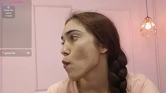 Snapshot of danna7cute chatting on 10.30.25 danna7cute online show from 10.30.25