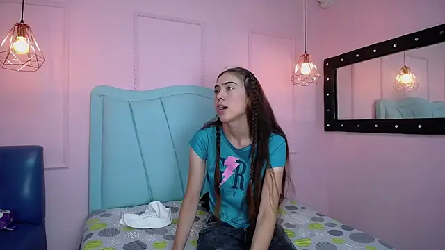 Snapshot of danna7cute chatting on 11.06.25 danna7cute online show from 11.06.25