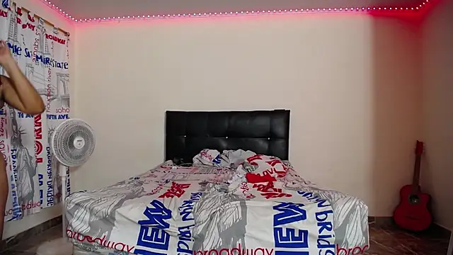 Snapshot of alohacamgirl chatting on 11.13.25 alohacamgirl online show from 11.13.25