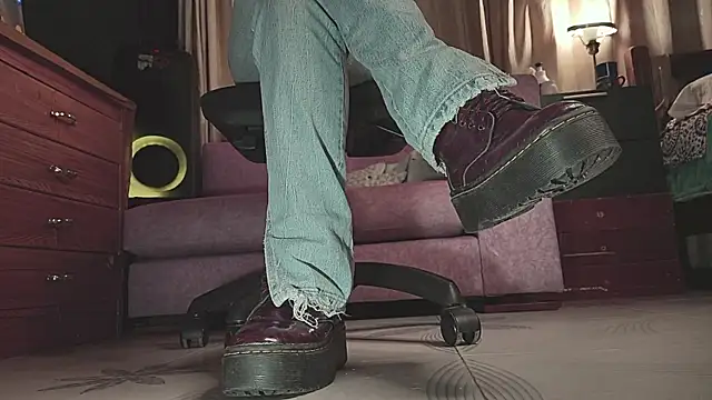 gigifontaine   online show from 10.26.25