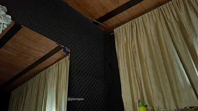 gigifontaine   online show from 01.11.26