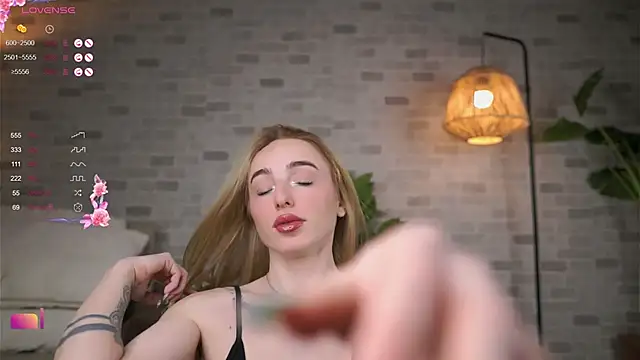 BabyyyLunaX online show from 02.22.26