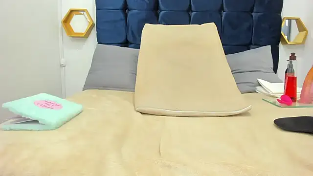 Snapshot of candy_big_tits18 chatting on 09.25.25 candy big tits18 online show from 09.25.25