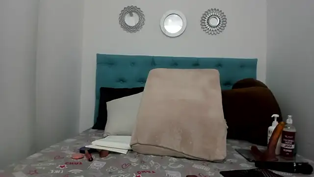 Snapshot of candy_big_tits18 chatting on 11.21.25 candy big tits18 online show from 11.21.25