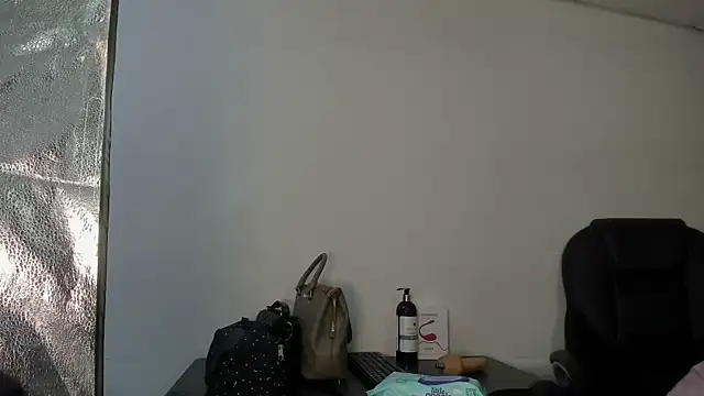 Aisha hotts777 online show from 12.15.25