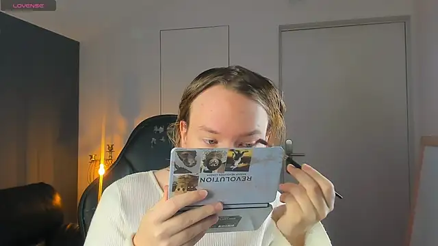 Amanda Butlerr online show from 10.22.25