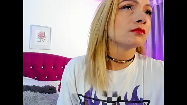 Snapshot of scarlett_blake11 chatting on 09.18.25 scarlett blake11 online show from 09.18.25