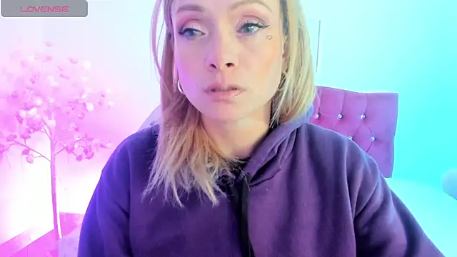 Snapshot of scarlett_blake11 chatting on 10.03.25 scarlett blake11 online show from 10.03.25