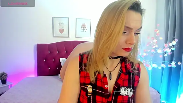 Snapshot of scarlett_blake11 chatting on 10.15.25 scarlett blake11 online show from 10.15.25