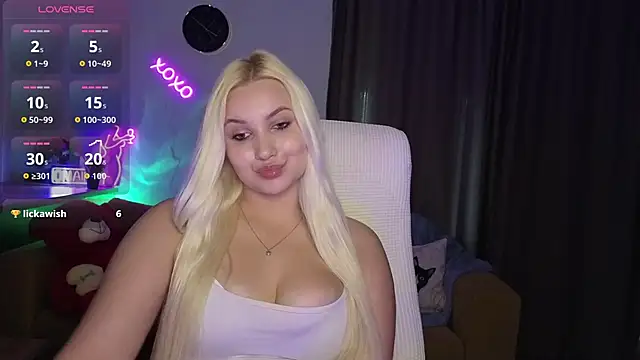 Snapshot of adrelaxina chatting on 06.17.26 adrelaxina online show from 06.17.26