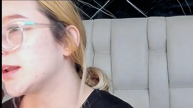 kristal joi dl online show from 11.21.25