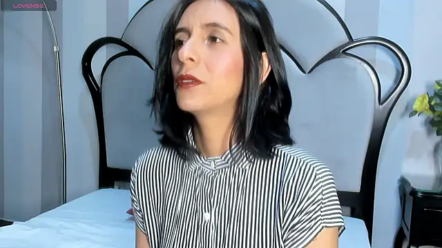 Snapshot of MiaAmore_ chatting on 10.11.25 MiaAmore  online show from 10.11.25