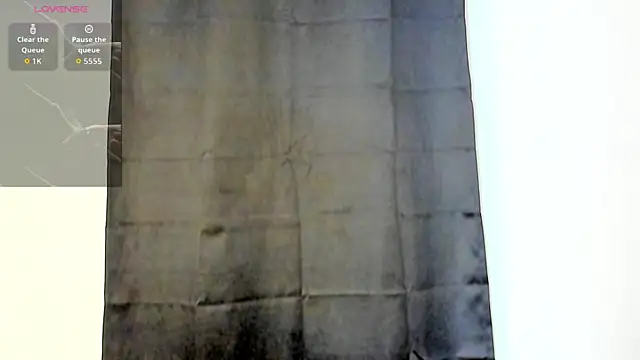 Snapshot of zarek_lux chatting on 09.17.25 zarek lux online show from 09.17.25