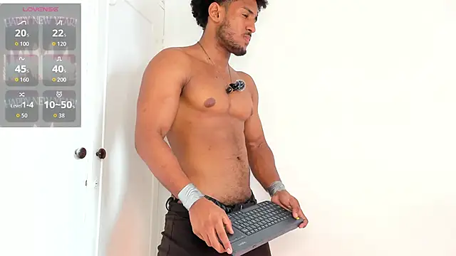 Snapshot of zarek_lux chatting on 10.15.25 zarek lux online show from 10.15.25