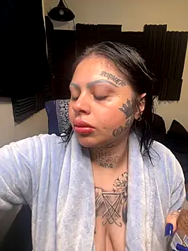 Snapshot of chicanachic13 chatting on 10.12.25 chicanachic13 online show from 10.12.25