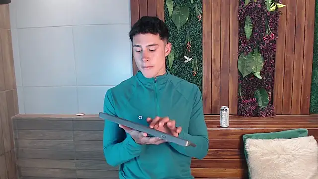 Snapshot of AustinJones_ chatting on 09.10.25 AustinJones online show from 09.10.25