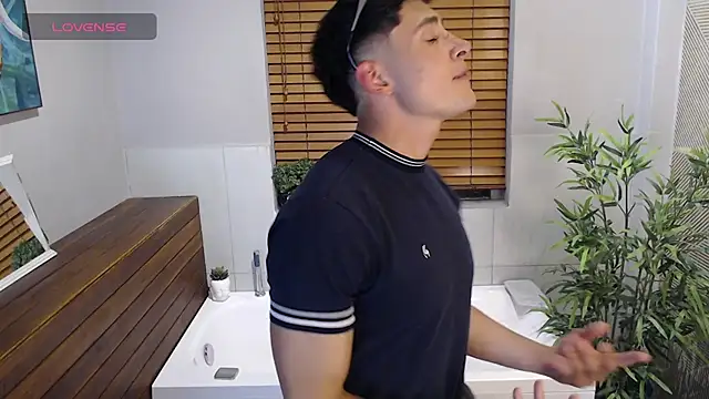 Snapshot of AustinJones_ chatting on 09.22.25 AustinJones online show from 09.22.25