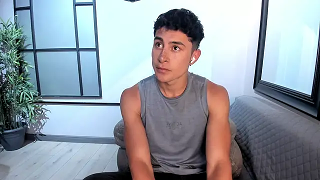 Snapshot of AustinJones_ chatting on 11.06.25 AustinJones online show from 11.06.25