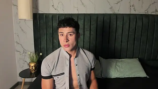 Snapshot of AustinJones_ chatting on 11.13.25 AustinJones online show from 11.13.25