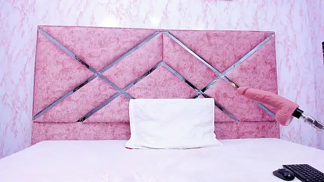 HOT EMIILY  online show from 10.18.25