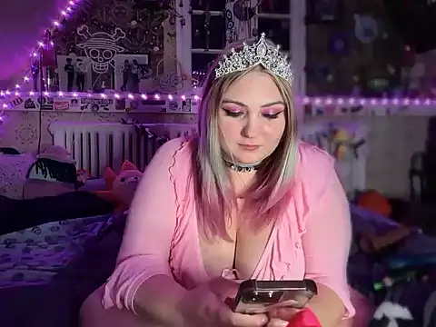 Snapshot of k8tiecutie chatting on 09.30.25 k8tiecutie online show from 09.30.25