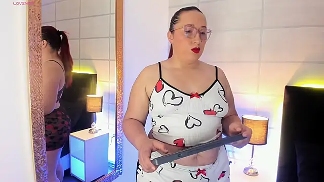 Snapshot of fieryluciana chatting on 09.30.25 fieryluciana online show from 09.30.25