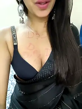 Snapshot of Cute_merry01 chatting on 10.08.25 Cute merry01 online show from 10.08.25