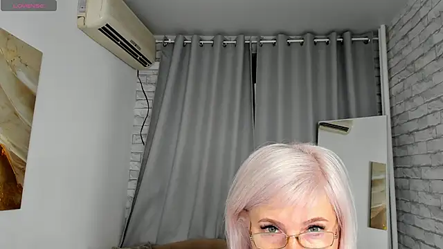 Hella Fabel online show from 12.14.25