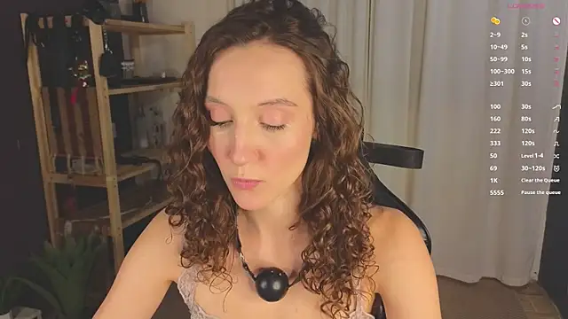 laracroftmansion online show from 10.02.25