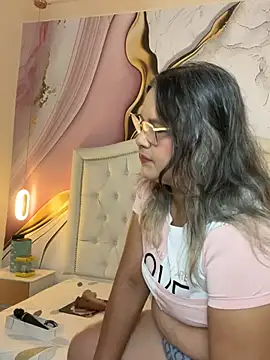 Snapshot of Lucy_Milf_474 chatting on 07.17.26 Lucy Milf 474 online show from 07.17.26