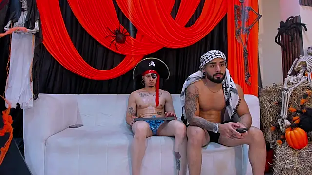 Snapshot of mike_friends chatting on 10.31.25 mike friends online show from 10.31.25