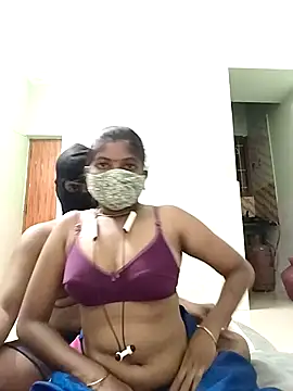 Snapshot of crazcy-couples chatting on 10.29.25 crazcy-couples online show from 10.29.25