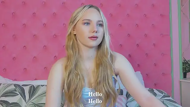 Snapshot of Sky_Cutie chatting on 09.21.25 Sky Cutie online show from 09.21.25