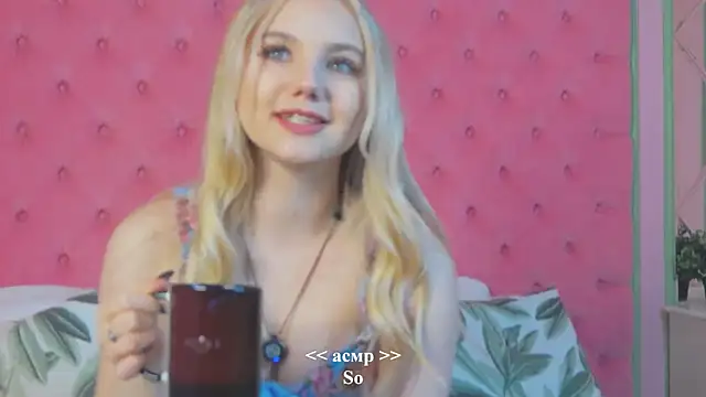 Snapshot of Sky_Cutie chatting on 09.27.25 Sky Cutie online show from 09.27.25