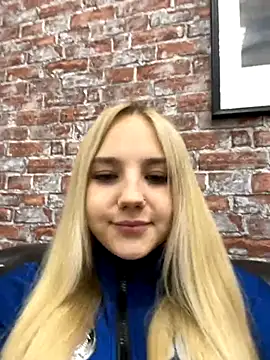 Snapshot of Sky_Cutie chatting on 09.30.25 Sky Cutie online show from 09.30.25