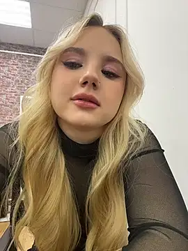 Sky Cutie online show from 12.20.25