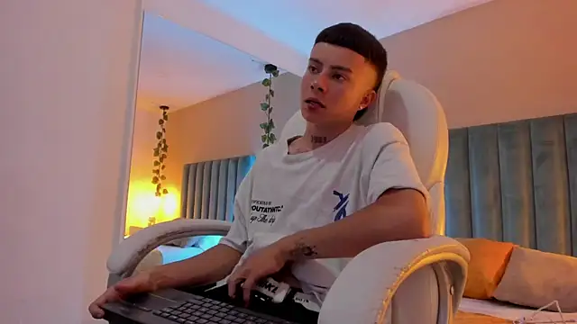 Nascary Fox online show from 09.10.25