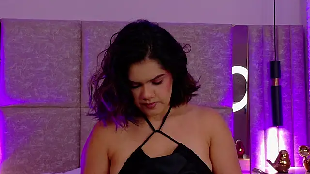 Martina-Roberts- online show from 09.23.25