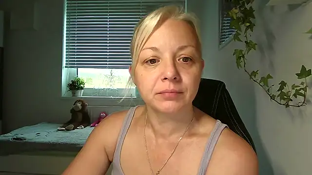 Linsy Kim online show from 11.09.25