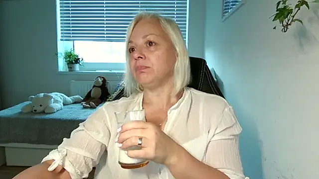 Linsy Kim online show from 11.14.25