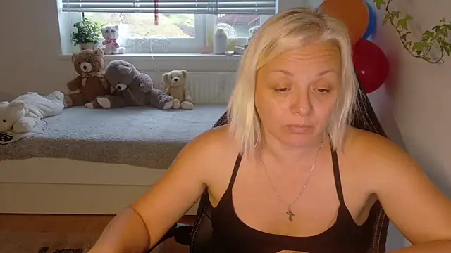 Linsy Kim online show from 12.17.25