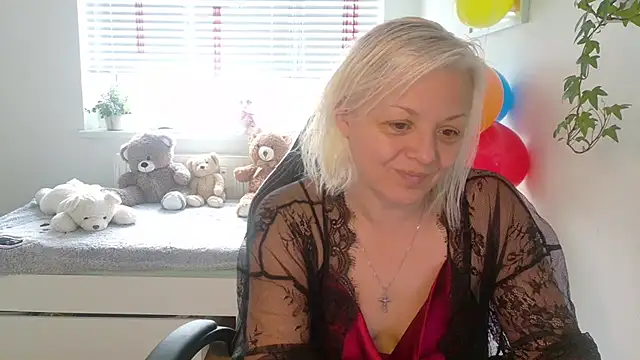 Linsy Kim online show from 12.21.25