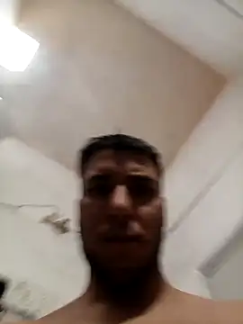 Snapshot of andersonuy25 chatting on 10.29.25 andersonuy25 online show from 10.29.25